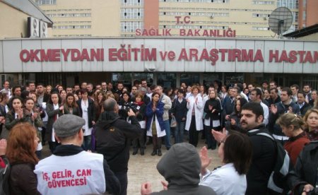 Sağlık Çalışanları Bir Günlük İş Bıraktı