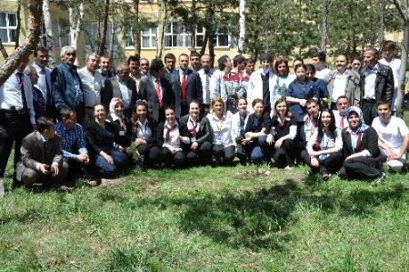 Sağlık çalışanları hastanelerini yeşillendirdi