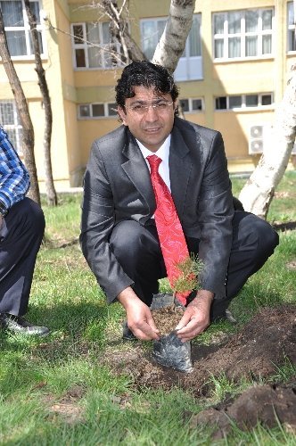 Sağlık çalışanları hastanelerini yeşillendirdi