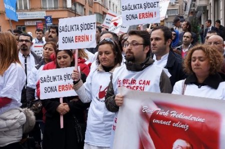 Sağlık çalışanları şiddete karşı eylem yaptı