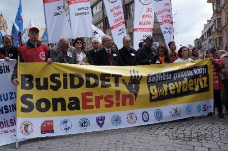 Sağlık çalışanları şiddete karşı eylem yaptı