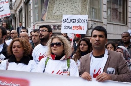 Sağlık çalışanları şiddete karşı eylem yaptı