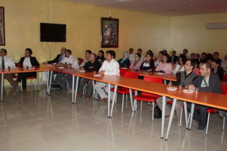Sağlık Çalışanlarına Bilinçli İlaç Kullanımı Anlatıldı