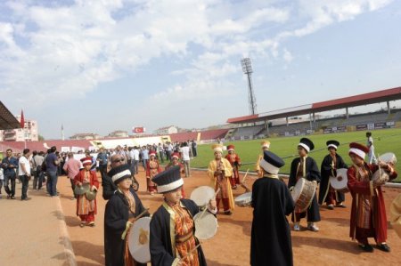 Sağlık için yürüyüşe dikkat çekmek amacıyla yürüdüler