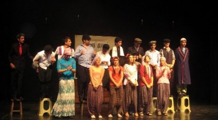 Sağlık Meslek Lisesi öğrencilerinden tiyatro gösterisi