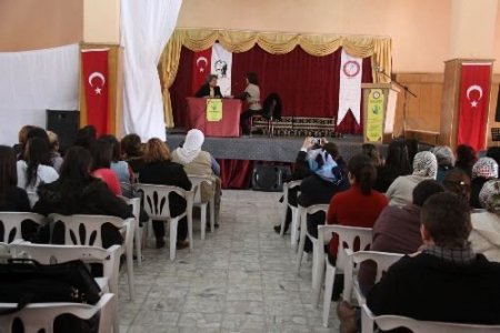 Sağlık Meslek Yüksek Okulu Öğrencilerinden Hastalıkları Konferansı
