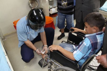 Sağlıkçılar, Şiddete Tepki İçin Motosiklet Kaskı Takarak Hastalara Müdahale Etti