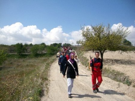 Sağlıkçılar vadi yürüyüşünde buluştu