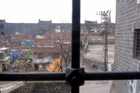 Sahabe Türbelerinin Yanı Başındaki Ahırların Yıktırılmaması Tepki Çekiyor