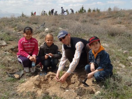 Sahabeler Adına 7 Bin Fidan Toprakla Buluştu