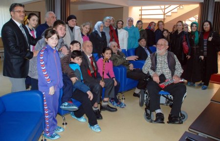 Şahikalı bayan velilerden huzurevi ziyareti