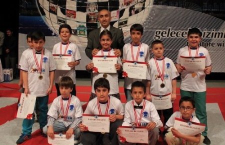 Sahil Koleji, altın çocukları ödüllendirdi