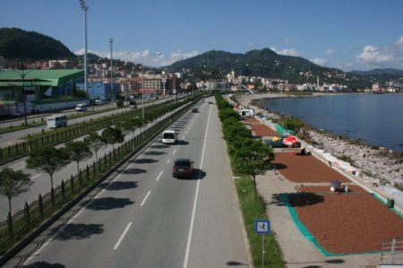 Sahilde kilometrelerce uzunluğunda fındık harmanı