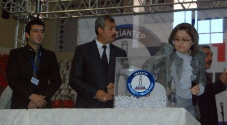 Şahin: Çözüm süreciyle dağılan ve kırılan kalpleri birleştiriyoruz
