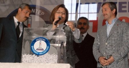 Şahin: Çözüm süreciyle dağılan ve kırılan kalpleri birleştiriyoruz