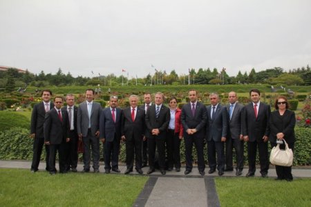 Şahin Kore'de Türk Şehitliği’ni Ziyaret Etti