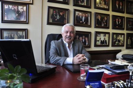 Şahin Özer: Sanatçılarıma şöhret psikolojisi dersi verdiriyorum