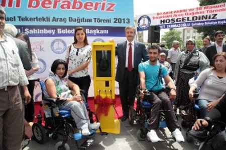 Şahinbey Belediyesi, 101 engelli vatandaşa akülü araç hediye etti