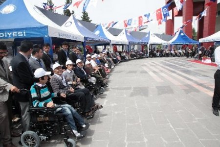 Şahinbey Belediyesi, 101 engelli vatandaşa akülü araç hediye etti