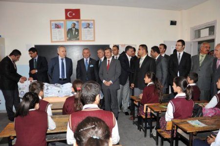 Şahinbey Belediyesi, 174 bin öğrenciye temizlik seti dağıttı