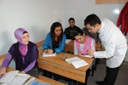Şahinbey Belediyesi, Dar Gelirli Öğrencilere Ücretsiz Eğitim Veriyor