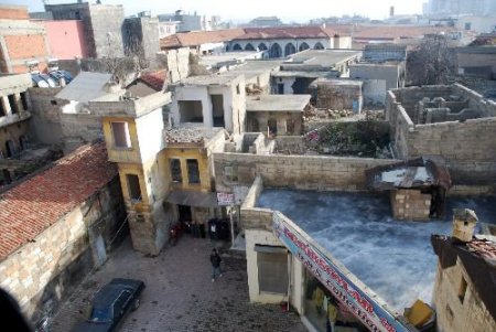Şahinbey Belediyesi, Tinerci Barınağı Haline Gelen Evleri Yıktı
