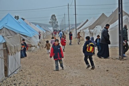 Şahinbey Belediyesi çadır kentte bulunan 7 bin Suriyeli'ye aşure dağıttı