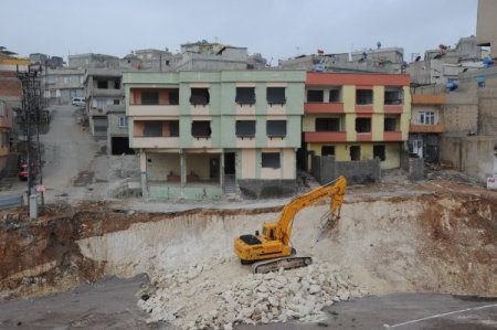 Şahinbey Belediyesi Modern Konutlar İçin Yıkıma Başladı