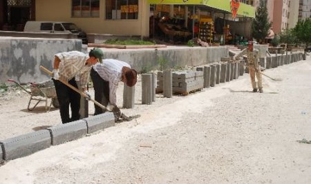 Şahinbey Belediyesi Yeni Oluşan Mahallelerde Kaldırım Çalışmasına Başladı