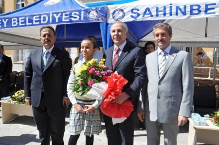 Şahinbey Belediyesi'nden öğrencilere kırtasiye yardımı