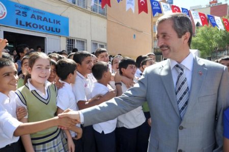 Şahinbey Belediyesi'nden öğrencilere kırtasiye yardımı