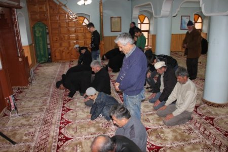 Sahip çıktıkları tarihi camiye imam istiyorlar