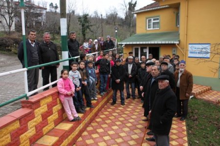 Sahip çıktıkları tarihi camiye imam istiyorlar