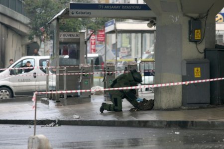 Sahipsiz çanta bomba alarmına neden oldu
