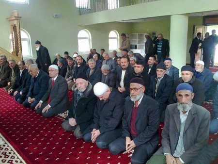 Şahnahan Merkez Camii dualarla ibadete açıldı