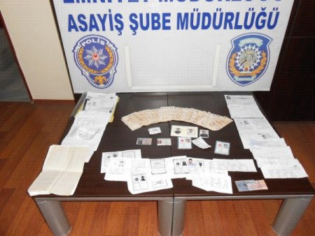 Sahte askerî kimlik kartıyla bankadan kredi çekerken yakalandılar