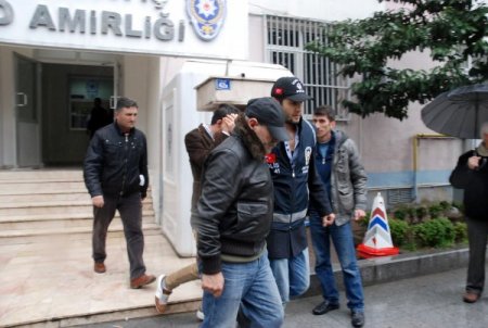 Sahte dolar ve solüsyon, polis uygulamasına takıldı