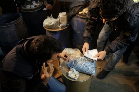 Sahte ilaç imalathanesine şafak baskını
