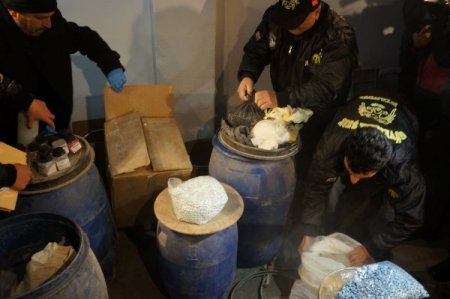 Sahte ilaç imalathanesine şafak baskını