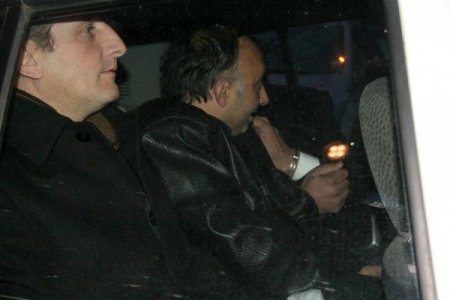 Sahte kimlikle vatandaşlar adına telefon hattı alan iki kişi yakalandı