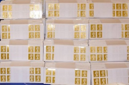 Sahte kraliyet pulu ile İngilizleri dolandırdılar