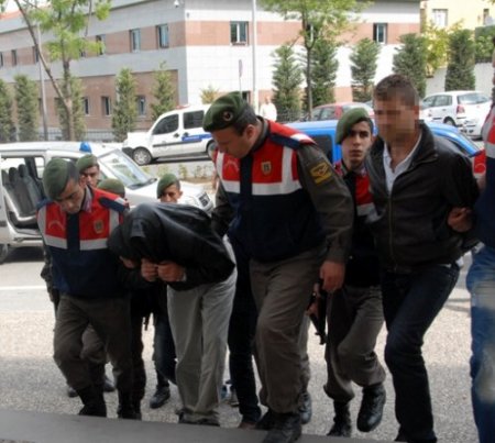 Sahte polisleri jandarma yakaladı
