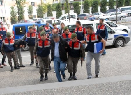 Sahte polisleri jandarma yakaladı