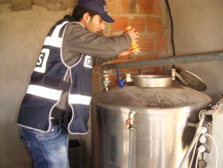 Sahte Rakı Üreten Zanlı 'kolonya Üretiyorum' Diye Kendini Savundu