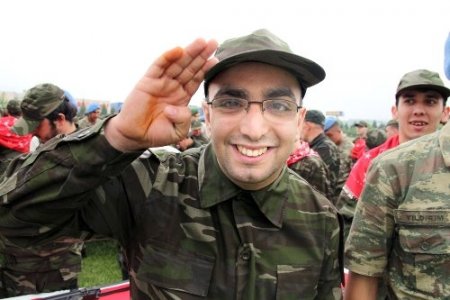 Sahte raporla görevden kaçanlara inat engellerine rağmen asker oldular