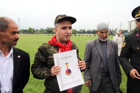 Sahte raporla görevden kaçanlara inat engellerine rağmen asker oldular