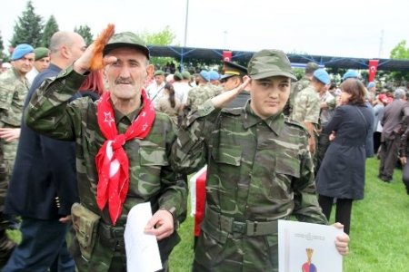 Sahte raporla görevden kaçanlara inat engellerine rağmen asker oldular