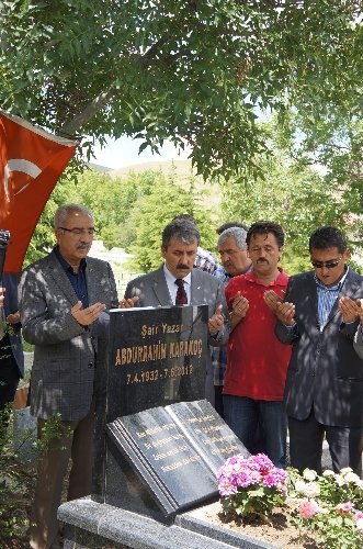 Şair Abdurrahim Karakoç kabri başında anıldı