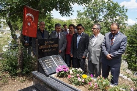 Şair Abdurrahim Karakoç kabri başında anıldı