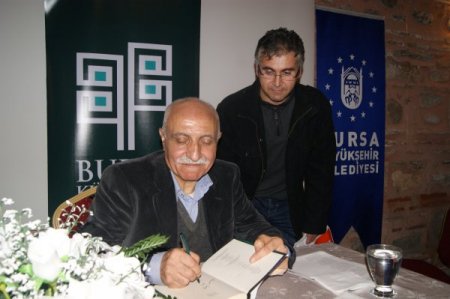 Şair Cahit Koytak Bursa'da okurlarıyla buluştu